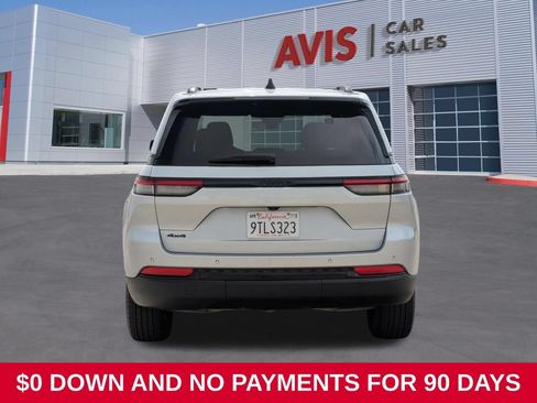 Used 2025 Jeep Grand Cherokee Altitude AWD/4WD image 7