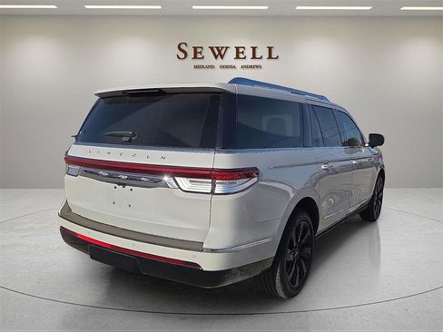 Certified 2023 Lincoln Navigator L Reserve image 4