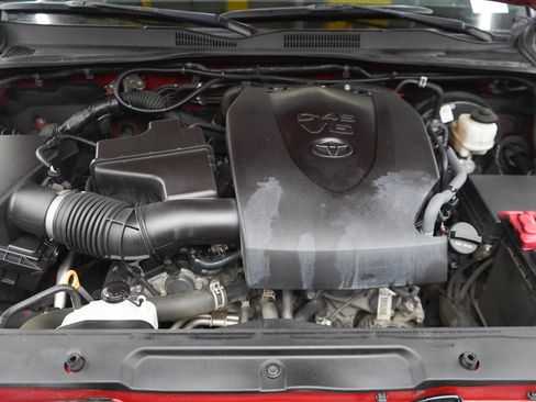 Used 2021 Toyota Tacoma TRD Sport AWD/4WD image 28