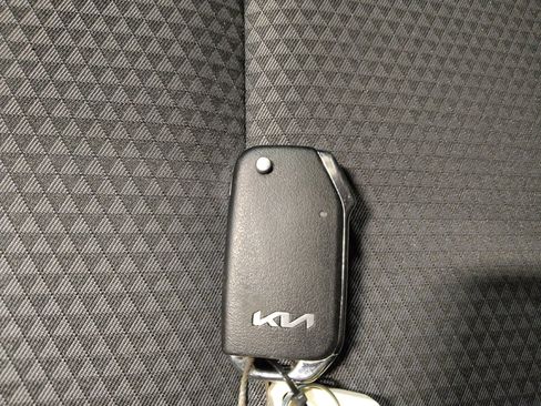 Used 2025 Kia Soul LX w/ LX Technology Package image 32