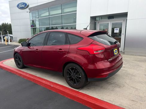 Used 2015 Ford Focus SE w/ SE Cold Weather Package FWD image 2