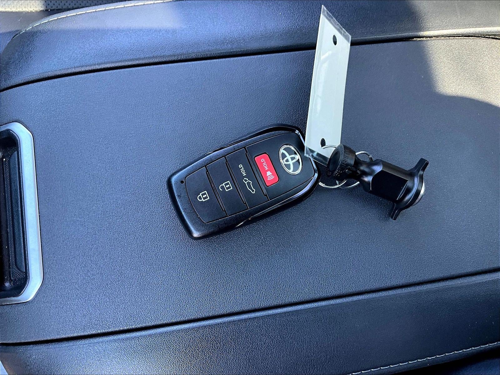 Used 2025 Toyota Highlander Platinum AWD/4WD image 36