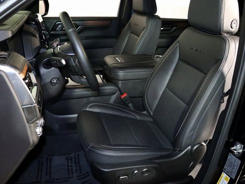 Used 2025 GMC Yukon Denali image 4