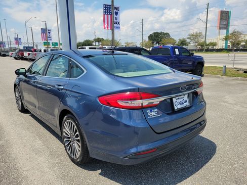 Used 2018 Ford Fusion SE w/ Fusion SE Technology Package FWD image 4