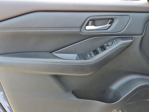 Used 2023 Nissan Rogue SV w/ SV Premium Package image 13