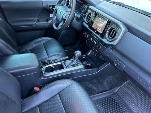 Used 2019 Toyota Tacoma TRD Off-Road w/ TRD Premium Off Road Package AWD/4WD image 15
