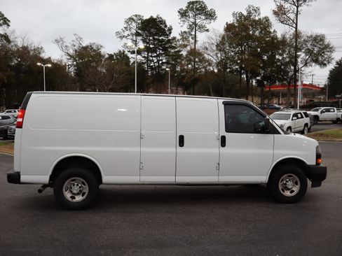 Used 2021 Chevrolet Express 2500 Extended w/ Driver Convenience Package image 7
