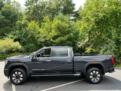 Used 2024 GMC Sierra 2500 Denali w/ Denali Reserve Package AWD/4WD image 2