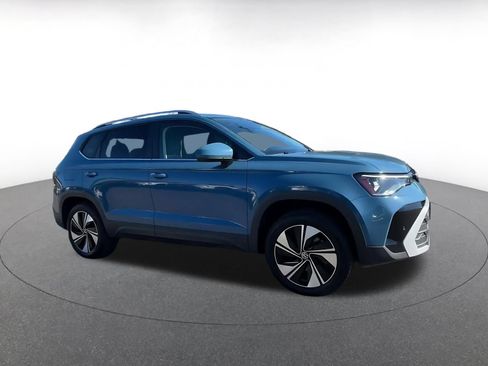 Used 2026 Volkswagen Taos SE AWD/4WD image 2