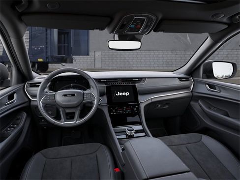 New 2025 Jeep Grand Cherokee Altitude image 14