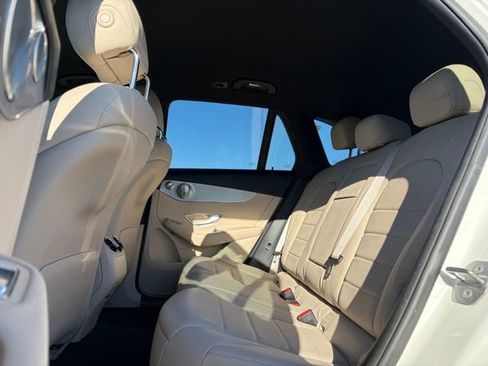 Used 2017 Mercedes-Benz GLC 300 4MATIC image 11