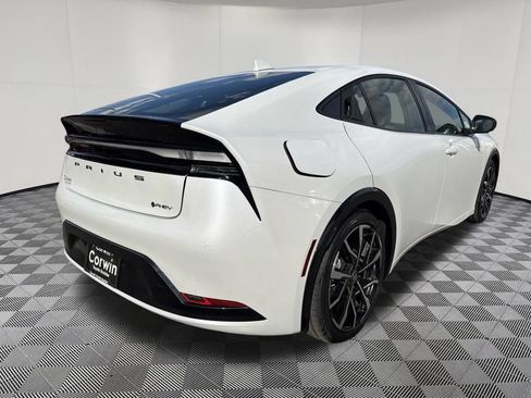 Used 2025 Toyota Prius Plug-In Hybrid FWD image 8