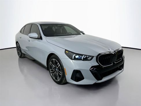 New 2026 BMW 530i xDrive w/ M Sport Package AWD/4WD image 5