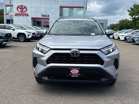 Used 2025 Toyota RAV4 XLE AWD/4WD image 2
