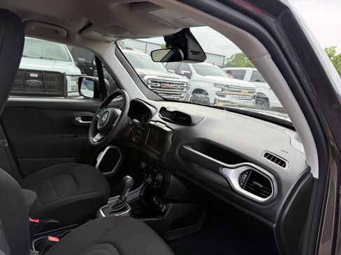 Used 2020 Jeep Renegade Latitude FWD image 9
