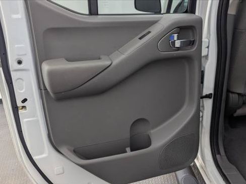 Used 2021 Nissan Frontier SV w/ Midnight Edition Floor Mats AWD/4WD image 16