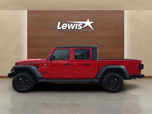 Used 2021 Jeep Gladiator Sport image 2