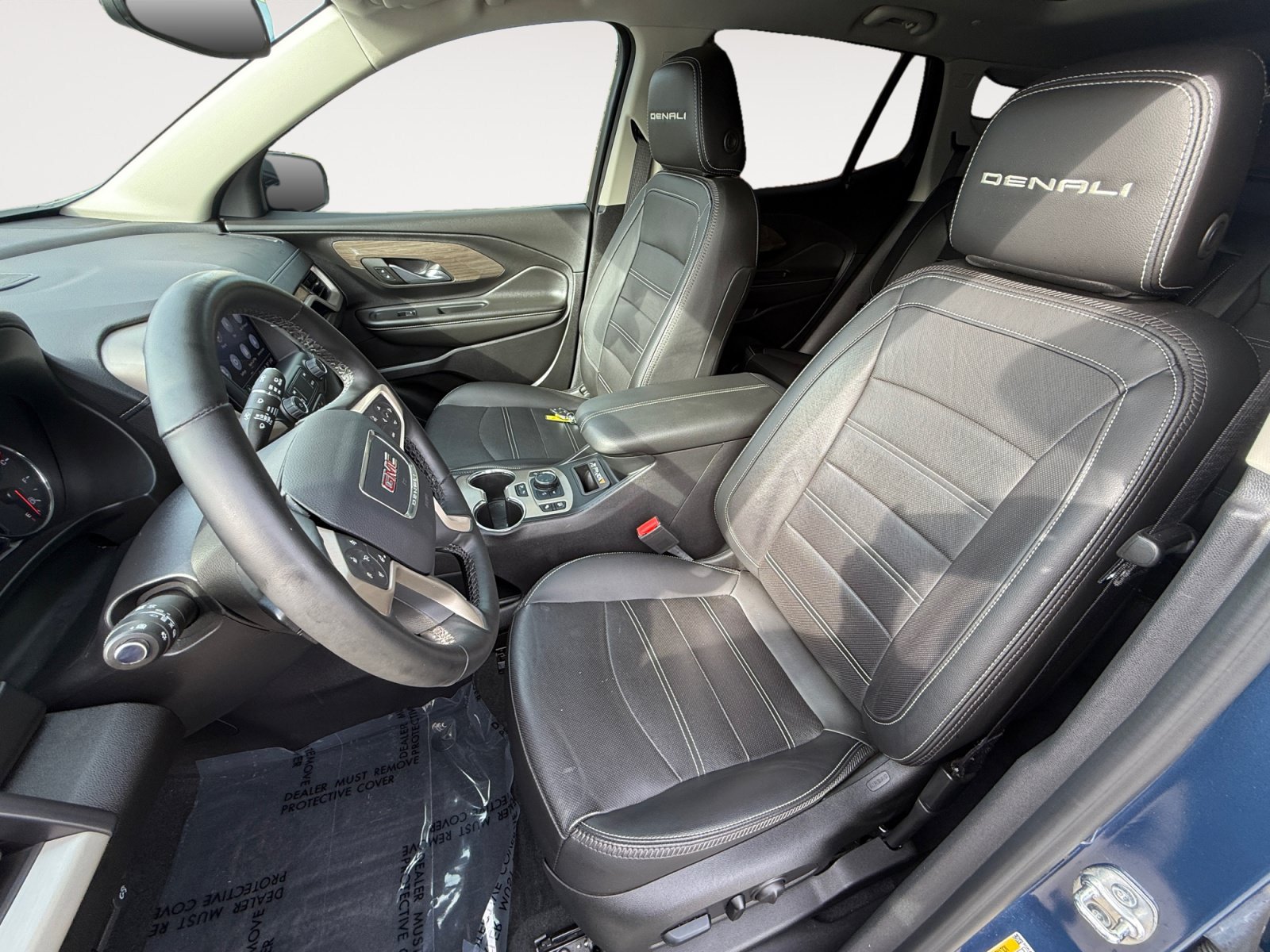 Used 2024 GMC Terrain Denali w/ Denali Premium Package AWD/4WD image 10