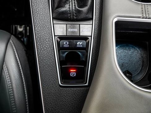 Used 2021 Toyota Avalon XLE w/ Moonroof Package image 20