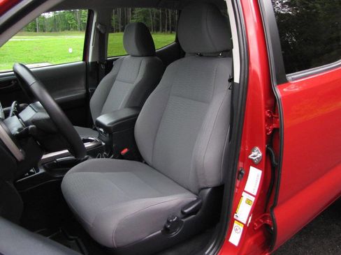 Used 2019 Toyota Tacoma 2WD Double Cab image 15