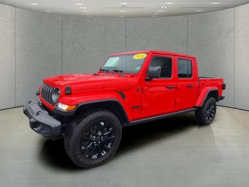 Used 2024 Jeep Gladiator Sport AWD/4WD image 9