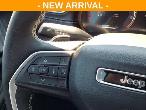 Used 2024 Jeep Grand Cherokee L Altitude AWD/4WD image 23