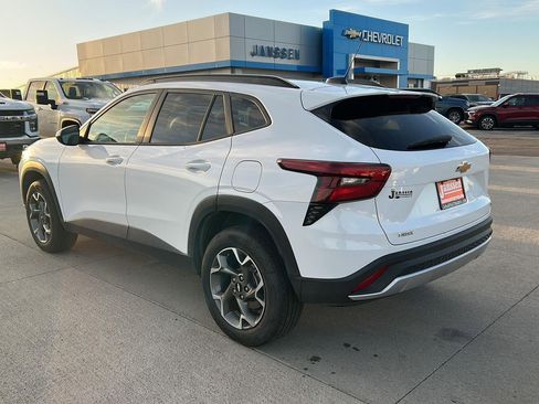 Used 2025 Chevrolet Trax LT image 10