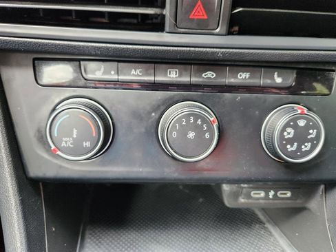 Certified 2024 Volkswagen Jetta Sport image 34