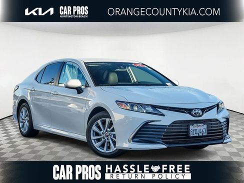 Used 2022 Toyota Camry LE image 1