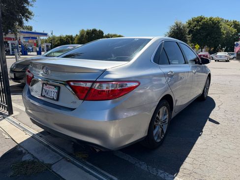 Used 2015 Toyota Camry SE FWD image 6
