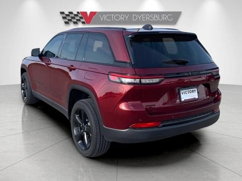 Used 2023 Jeep Grand Cherokee Altitude AWD/4WD image 6