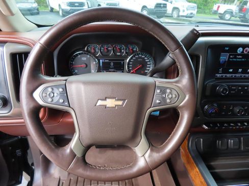 Used 2015 Chevrolet Silverado 2500 High Country w/ Duramax Plus Package image 28