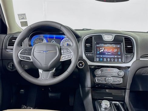 Used 2023 Chrysler 300 Touring L image 14