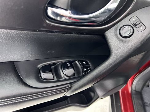 Used 2020 Nissan Rogue SV FWD image 22