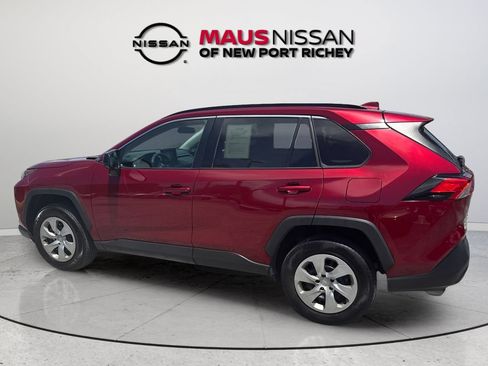 Used 2021 Toyota RAV4 LE AWD/4WD image 9