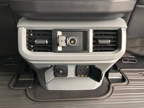 Used 2024 Ford F150 Lariat AWD/4WD image 39