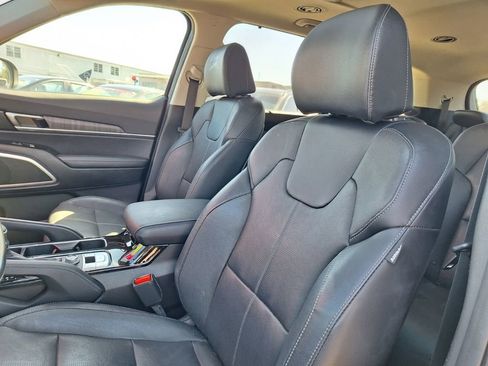 Used 2023 Kia Telluride EX w/ EX Captain's Chair Package image 11