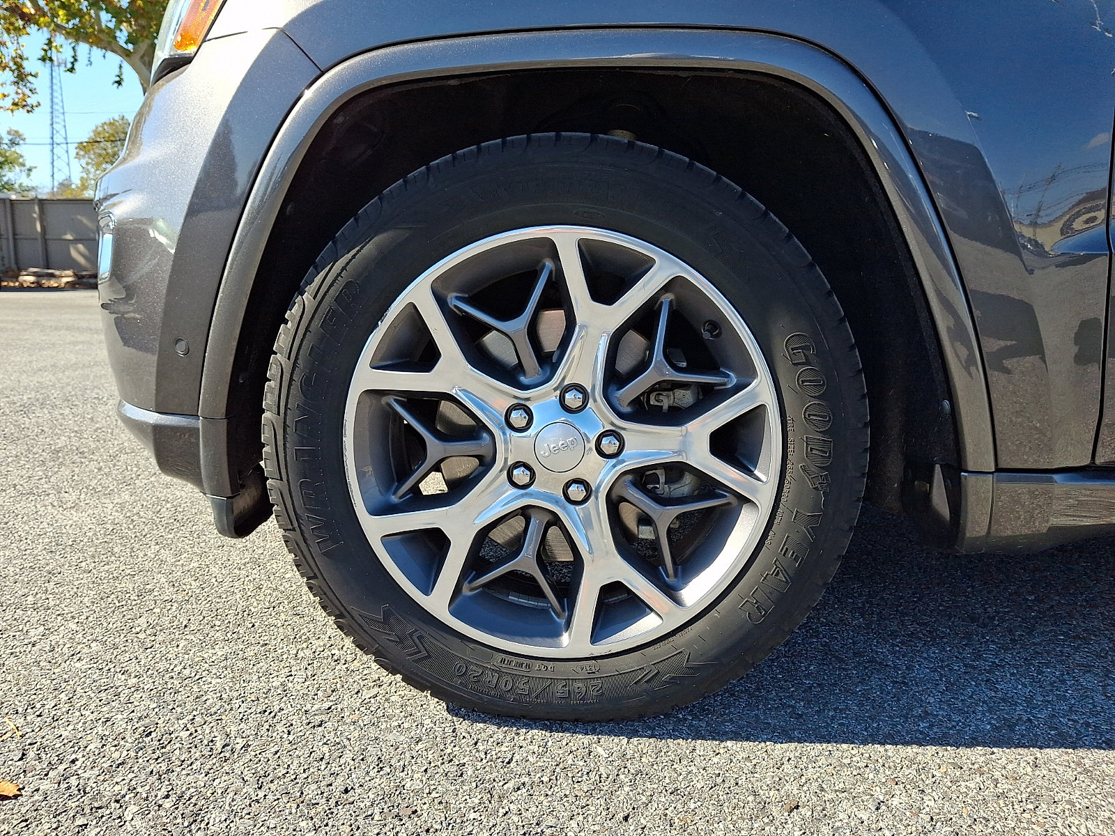Used 2021 Jeep Grand Cherokee Overland AWD/4WD image 9