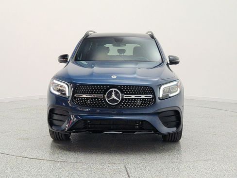 Used 2023 Mercedes-Benz GLB 250 image 2