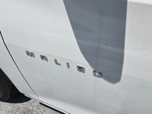 Used 2022 Chevrolet Malibu LT w/ Leather Package FWD image 11