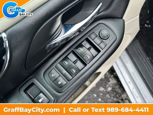 Used 2019 Dodge Grand Caravan SXT image 11