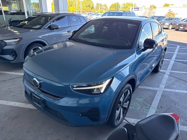 Used 2023 Volvo C40 Recharge Core AWD/4WD image 3