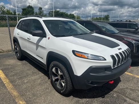 Used 2016 Jeep Cherokee Trailhawk w/ Cold Weather Group AWD/4WD image 10