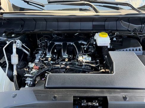 Used 2025 Nissan Pathfinder SL FWD image 7