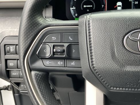 Used 2025 Toyota 4Runner Trailhunter AWD/4WD image 21