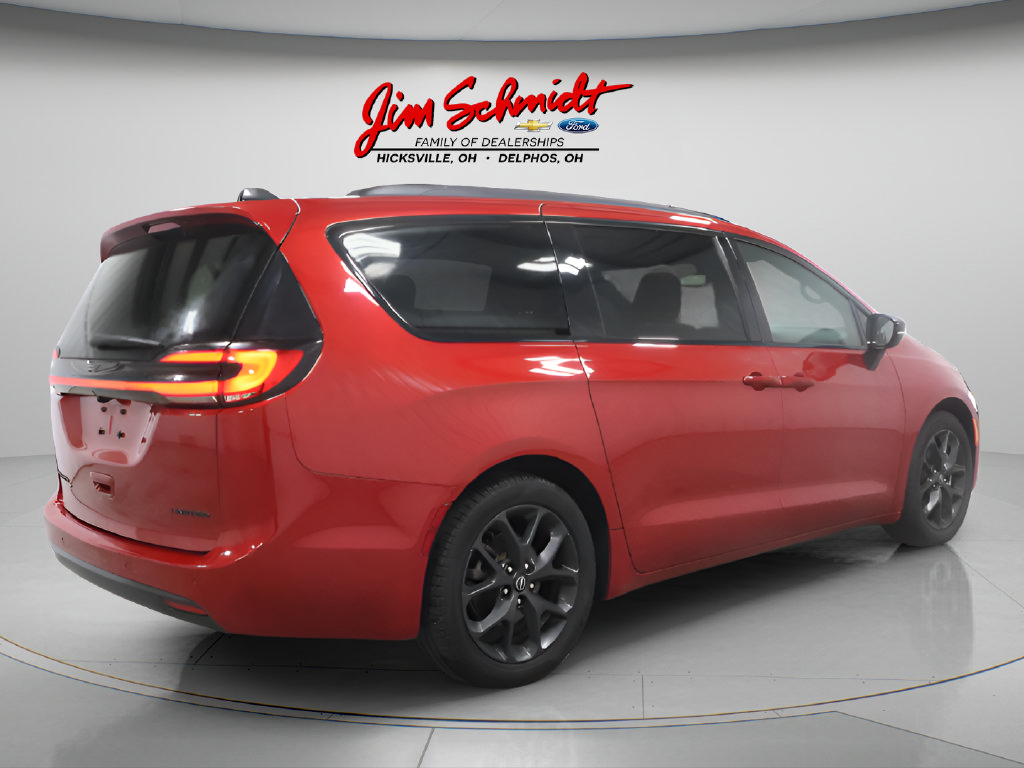 Used 2026 Chrysler Pacifica Limited w/ S Appearance Package FWD image 6