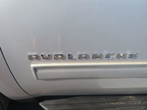 Used 2013 Chevrolet Avalanche LS image 15