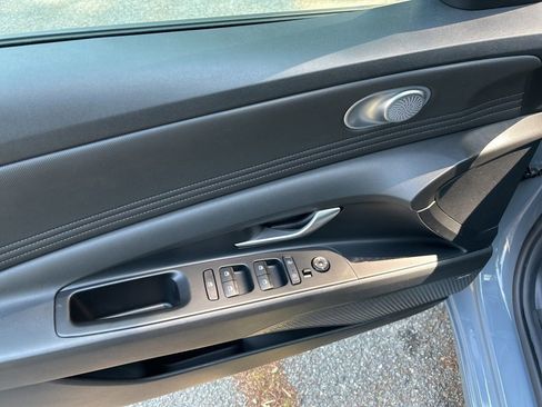 Used 2021 Hyundai Elantra Limited FWD image 14