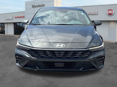 Used 2024 Hyundai Elantra SEL w/ Convenience Package FWD image 2