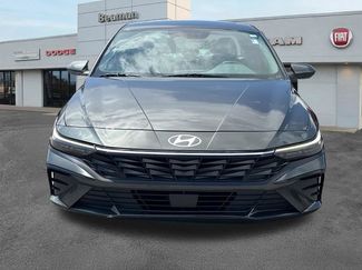 Used 2024 Hyundai Elantra SEL w/ Convenience Package FWD video 2